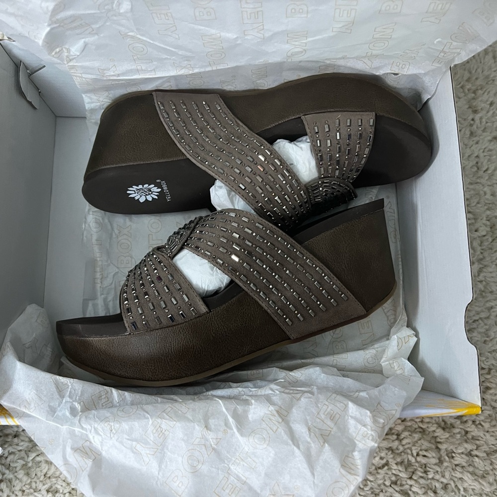 Women’s Size 7 Yellow Box Brown Wedge Sandals NEW - Picture 3 of 11